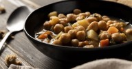 Receta rápida de garbanzos, setas y espinacas: una cena deliciosa en menos de 30 minutos