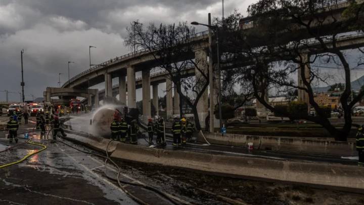 Issste atiende a 26 personas con lesiones por explosión de pipa de gas en Puente de la Concordia