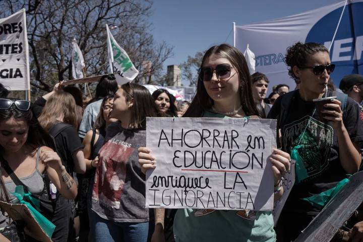 La motosierra reincide: Milei vetó la Ley de Financiamiento Universitario, que había aprobado el Congreso