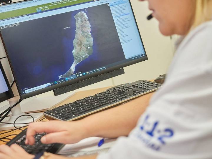 Salvan la vida a un hombre que sufrió un grave accidente en una playa de Canarias