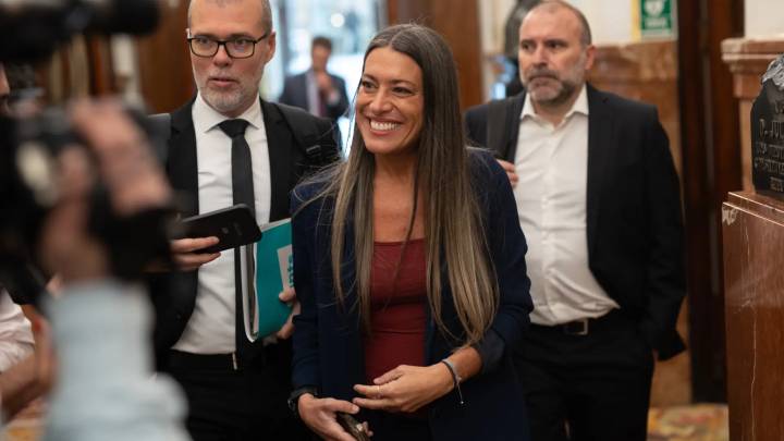 Junts pacta con el Gobierno que las empresas atiendan también en catalán