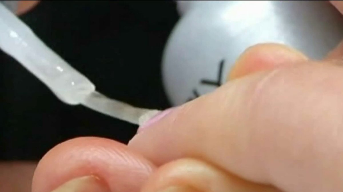 Europa prohíben ciertos químicos usados en esmaltes de uñas