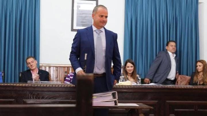 Detienen al alcalde de Vox en Villacastín por agredir presuntamente a su mujer en las fiestas de un pueblo de Ávila
