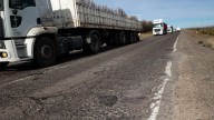 Informe alerta por sobrecostos millonarios por el deterioro vial y los camiones obsoletos