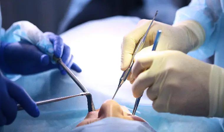 Linares acorta listas de espera con operativo maxilofacial