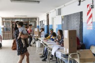 ¿Guiño a La Libertad Avanza? La Junta electoral bonaerense flexibilizó los requisitos de fiscalización para las fuerzas más chicas