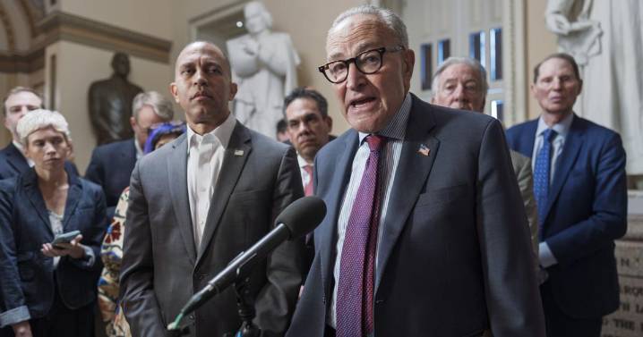 Líderes demócratas en el Congreso exigen reunión con Trump ante posible cierre del gobierno
