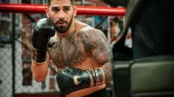 El luchador Michael Chiesa, en contra del salto de Ilia Topuria al boxeo: "Perdimos a Conor después de la pelea con Mayweather"