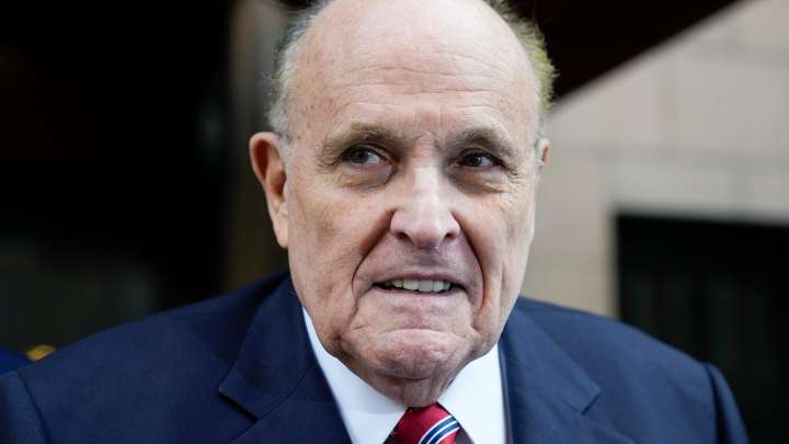 Giuliani, el ex alcalde de Nueva York, herido en su coche tras ser “embestido por detrás a gran velocidad”