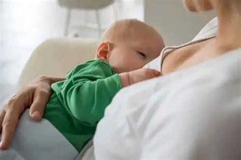 Pediatra promueve la buena alimentación a bebés