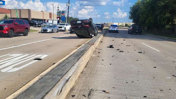 North Harris County: Three juveniles hospitalized after crash on Walters Road, officials say