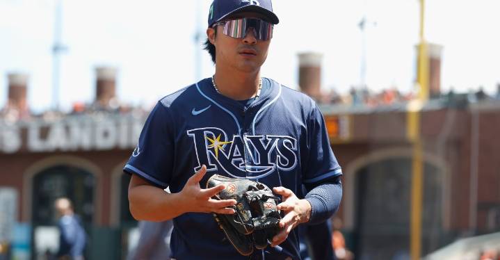 Braves claim Kim on waivers