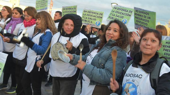 Finalizó otro paro docente de 48 horas con cacerolazo
