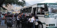 Autorizan aumento del pasaje urbano en el país