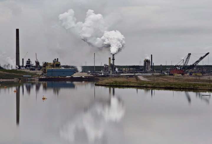 Alberta government to create standards for releasing oil tailings into environment