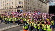 Video: Tens of thousands march in rival London protests over immigration