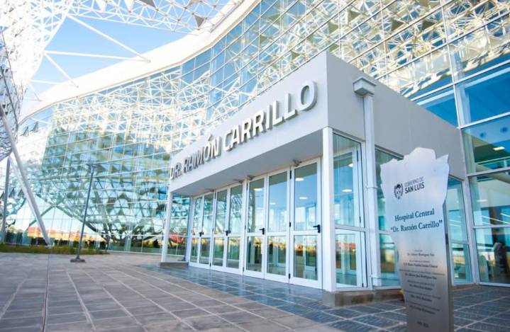 Un hombre sufrió una descarga eléctrica tras la caída de un poste en San Pedro y fue hospitalizado