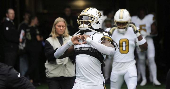 The Saints unveiled an all-white uniform against the Seahawks. Here's what people are saying.