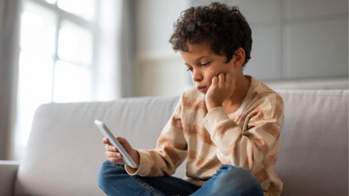 Feeling Lonely As A Child May Harm Your Brain In Adulthood, Study Explains