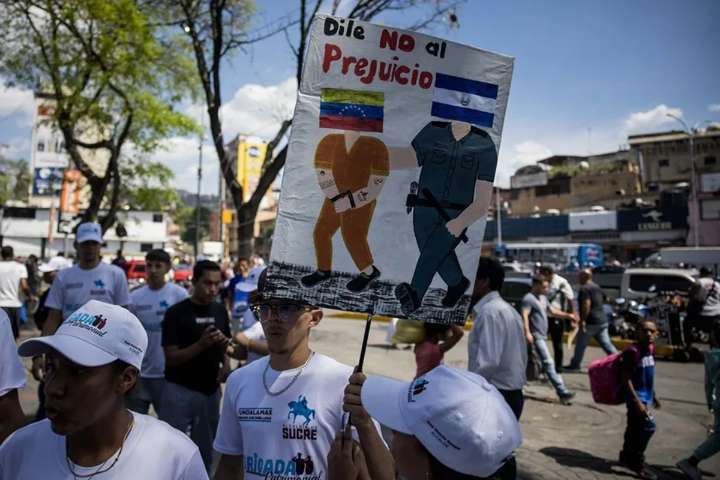 Tribunal prohibió usar ley de enemigos extranjeros para deportar a venezolanos