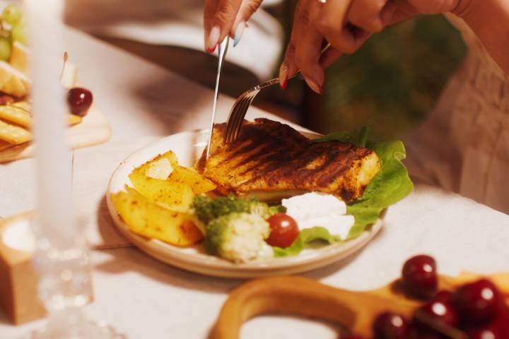 Groom's Mom Confronts Guest with Medical Condition for Bringing Own Food to Wedding