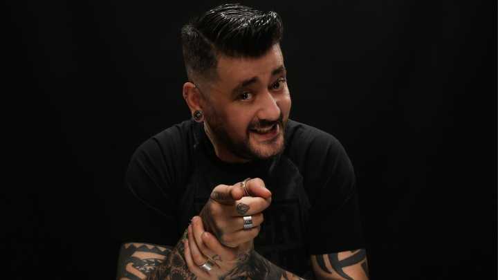 El humorista Toni Moog, tras seis meses en rehabilitación: «Mi padre me clavaba unas palizas muy bestias, y abusó sexualmente de mí»