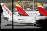 Incidente en la T1 de Barajas: un avión de China Eastern golpea con el ala a otro de Air Europa en una maniobra de retroceso del handling