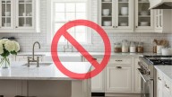 Adiós a la cocina blanca: los 3 estilos para remodelarla que son tendencia en 2025