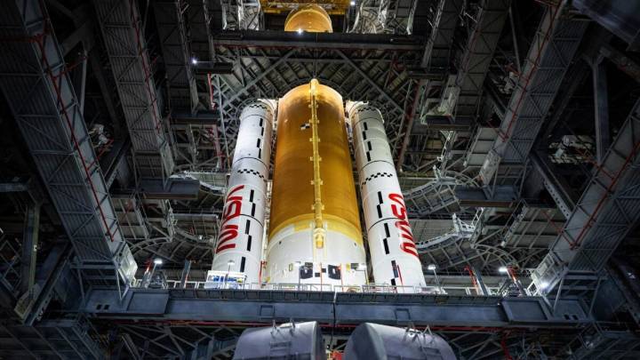 First Lunar Crew Since Apollo Could Launch in 4 Months. Seriously?