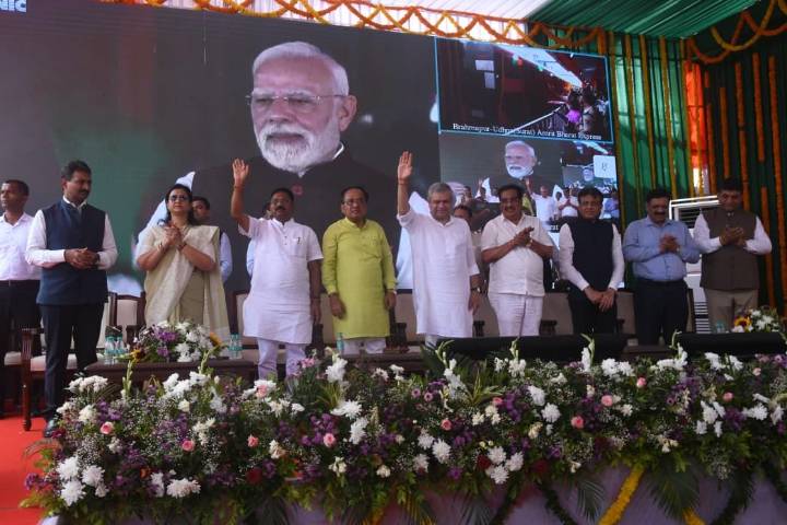 Hon’ble Prime Minister flags off Amrit Bharat Express between Brahmapur (Odisha) and Udhna (Gujarat)