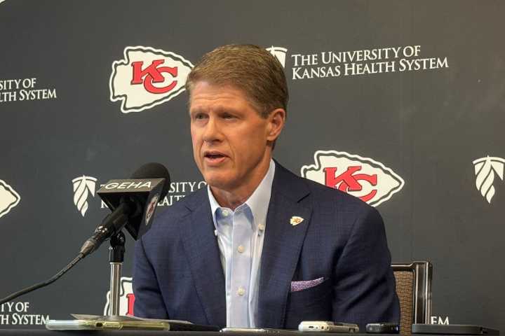 Clark Hunt’s Front Office Forced Chiefs’ Stadium PA Voice to Resign After Announcer Asked to Cross Red Lines Clark Hunt’s team allegedly tightened control over Dale Carter’s role, leading him to step 