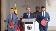 Venezuela asegura que 'destructor' de EE.UU. abordó de manera 'ilegal' a una embarcación