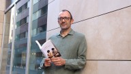 Isaac Rosa (escritor): “El mal dormir es un síntoma del malestar social de nuestro tiempo”