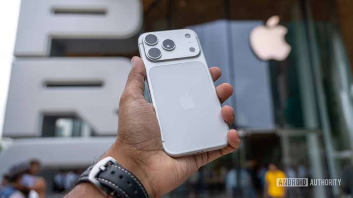 Apple becomes Android: iPhones could soon work better with third