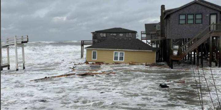 Several Outer Banks houses collapse into the Atlantic Ocean