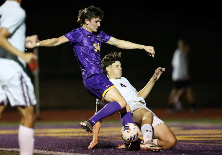 Marc Becker’s hat trick helps Boiling Springs boys soccer defeat Greencastle