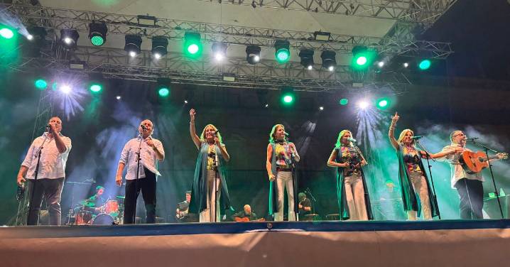 La rumba de Siempre Así se apodera de la Plaza Mayor de Salamanca