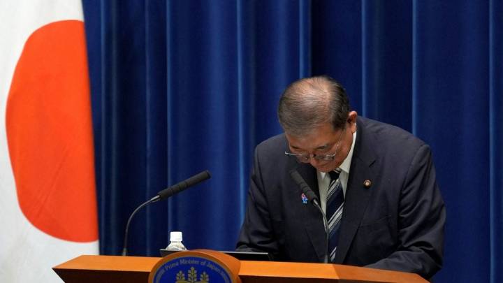 Dimite el primer ministro de Japón tras reclamo por derrota histórica en las elecciones parlamentarias