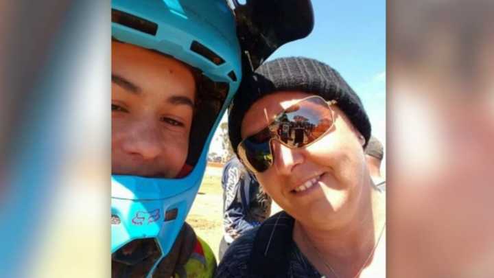 Family of crash victim make support packs for police