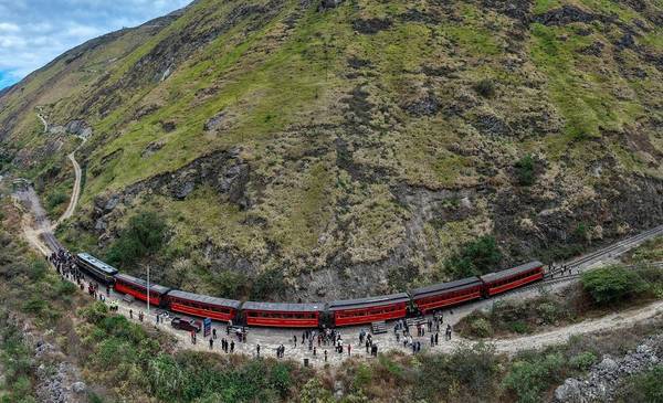 Vuelve una histórica ruta ferroviaria con paisajes espectaculares que atraviesa las motaña