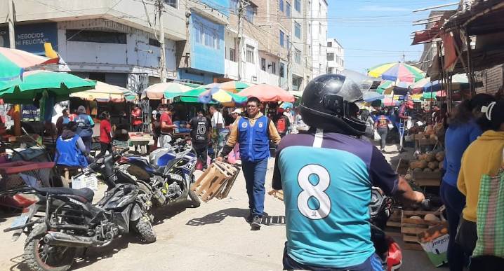 Chiclayo: caos vehicular en exteriores de mercado Moshoqueque