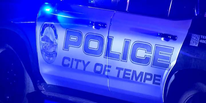 Suspect on the run after late-night robbery at Tempe fast food restaurant