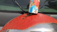 Vecinos de El Burrero atemorizados: coches cubiertos de tomate y mayonesa, llaves 'escondidas' en una boya y ataques con piedras