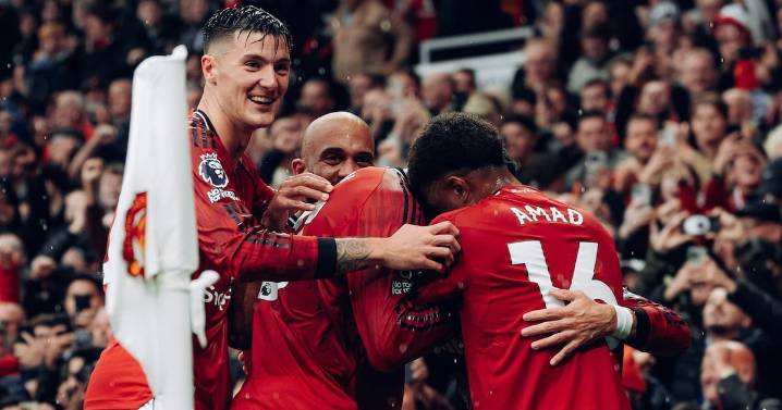 El Manchester United sale a flote y vence a un irreconocible Chelsea