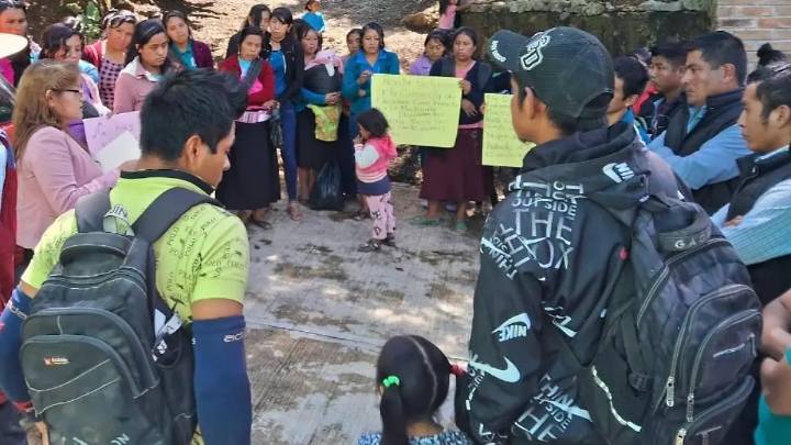 “Nos niegan derechos a la educación”: Familias de Tequila exigen docente para preescolar bilingüe de Moxala
