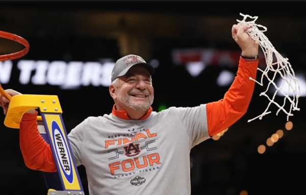 Auburn basketball coach Bruce Pearl announces retirement