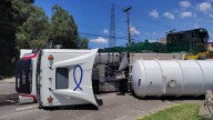 Pipa vuelca tras chocar con un tren en Ecatepec