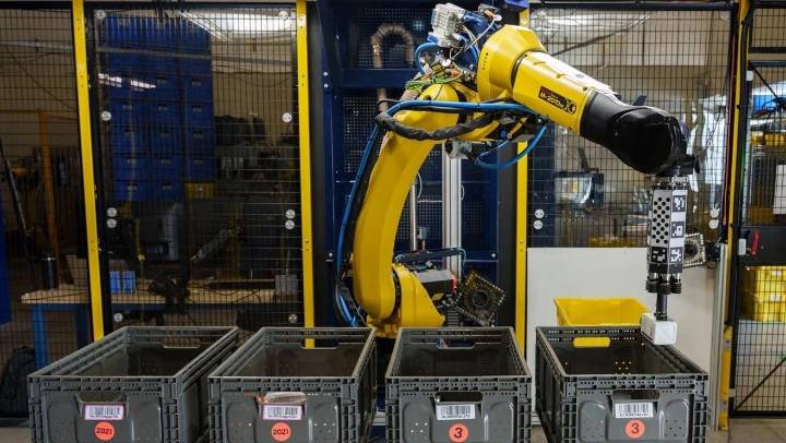 China Outpaces Rest of World in Working Robots