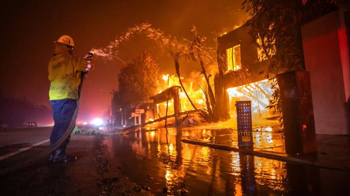 LA County response to deadly fires slowed by lack of resources, outdated alert process, report says