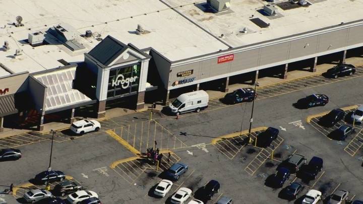 Atlanta police on scene of incident near Kroger on Metropolitan Pkwy.